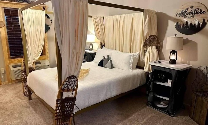 Stanardsville House | Wild & Free Lodge Rm. 202