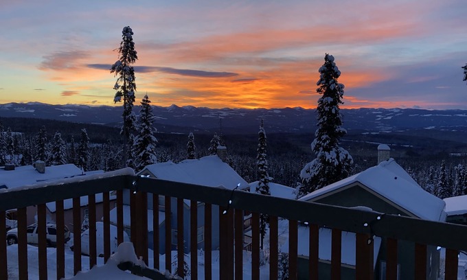 Snow Pine Estates Ski Chalet | Wild Raven's big white chalet
