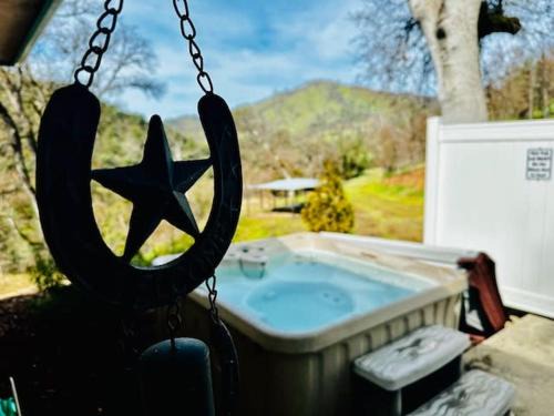 Ahwahnee House | Wild Stallion HOT TUB Sleeps 4 Darts Private