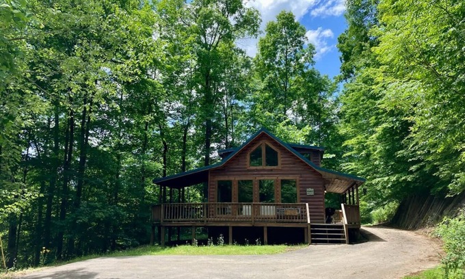 Stanton Cabin | Wildcat Cabin | RRG | Hot tub