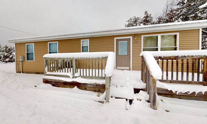 Mio House | Wilderness retreat with lake access, kayaks, grill, W/D, & AC - dog-friendly