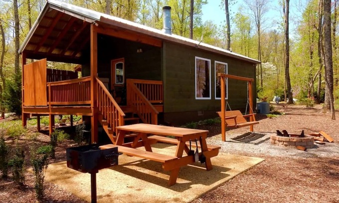 Bryant Cabin | Wildflower Cabin – Hot Tub & Mountain Views