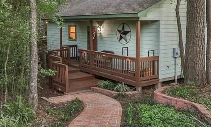 Onalaska House | Wildwood Hideaway at Lake Livingston/2 Kayaks for guest use