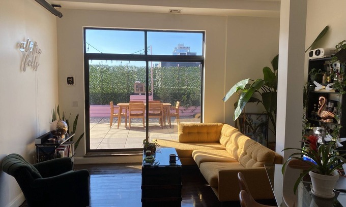 Williamsburg Apartment | Williamsburg Penthouse w/Massive Private Rooftop