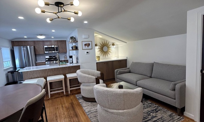 Williamsville House | Williamsville Village Mid-Century Modern Bungalow 2-bedroom house New Remodeled