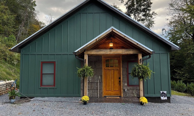 Johnson City Cottage | Willow Cabin- Private 2-BR Cabin