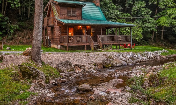 Townsend Cabin | Willow Creek (2-Bedroom Cabin) - Pets Allowed by RedAwning