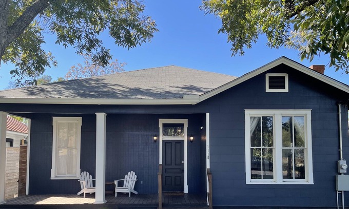 Government Hill House | Willow House - Historic renovated home near downtown & The Pearl