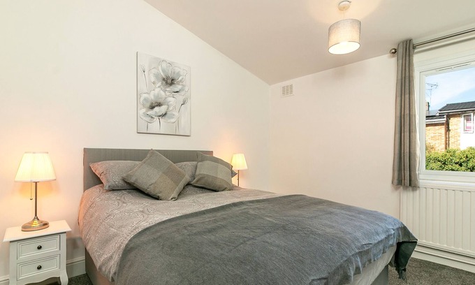 Stevenage House | Willow Room - Hillcrest Lodge