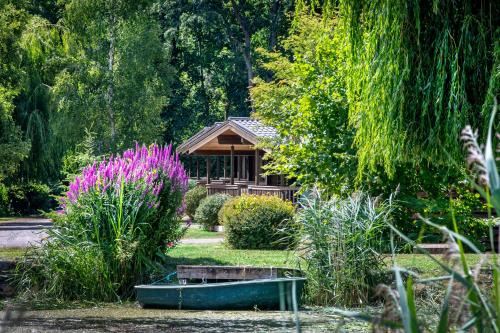 Alton Barnes Ski Chalet | Willowbank Lodges