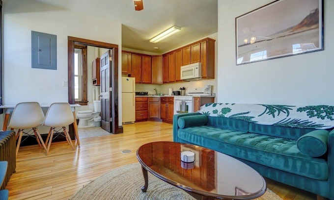 Marquette Apartment | Willy St Prime Location 2nd Flr Secure Entrance