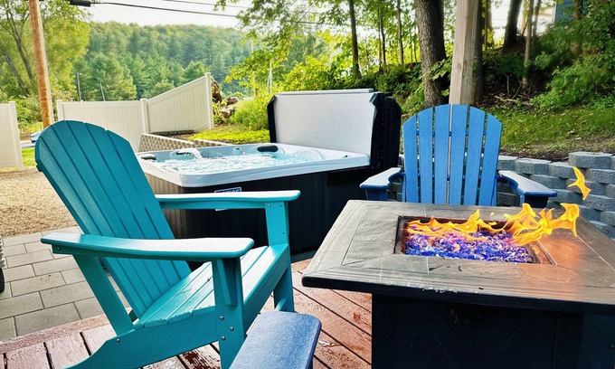 Wilmington House | Wilmington Family Retreat! -Hot Tub-King Beds- Air hockey-Nerf gun Fun