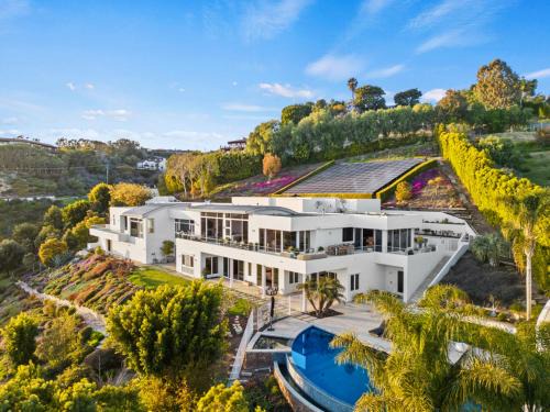 Central Malibu Villa | Winding Way