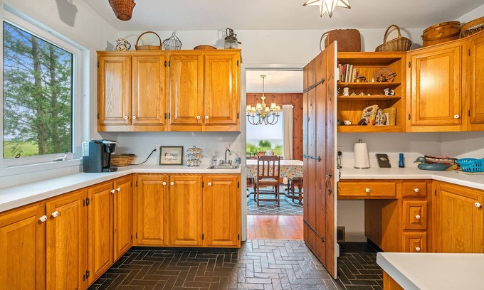 Fort Erie Cottage | Windmill Point Place - All yours - Private Beach Location