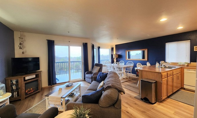 Ocean Shores House | Windsong # 6 Beautiful condo with partial ocean view