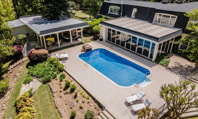 Guntersville House | Windsor Estate overlooking the lake
