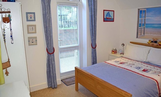 Bembridge House | Windward Close To Beaches And Bembridge Harbour