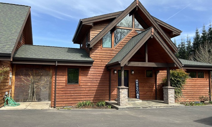 Hillsboro House | Wine Country Tree House! Come and explore wine country in the North West!
