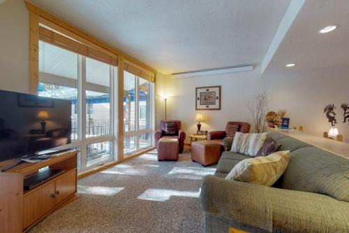 Silvercreek Hotel | Wine Down in Granby