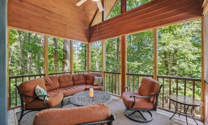 Dahlonega Cabin | Wineries/Grt WiFi/Min to Dahlonega/Slps 6