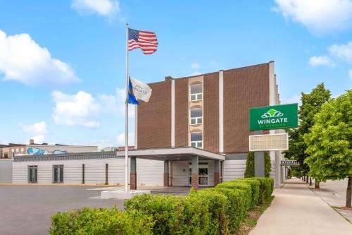 Downtown Hotel | Wingate by Wyndham Sheboygan