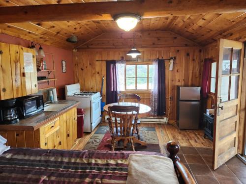 Twin Lakes Hotel | Winmar Cabins