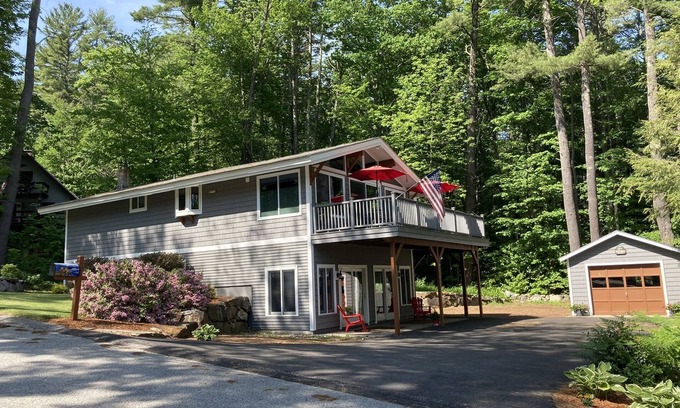 Meredith House | Winnipesaukee Lakehouse - Exquisite beach, boat mooring and day dock