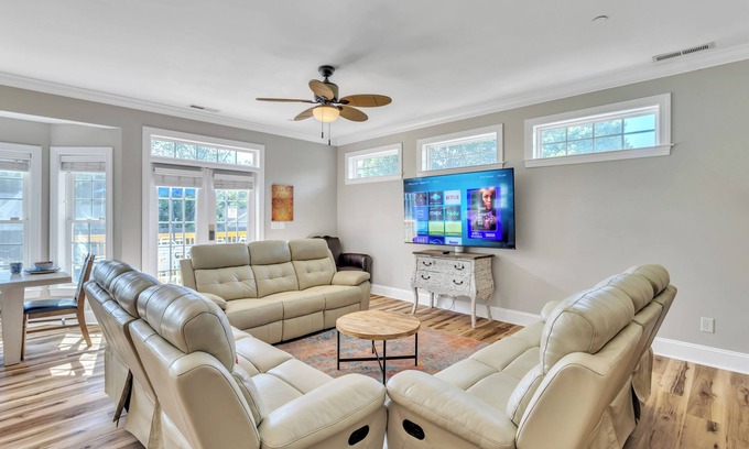 Winston - Salem House | Winston Salem: Heated Pool, Arcade, & Jacuzzis