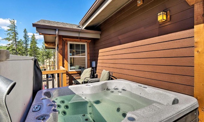 Fraser Apartment | Winter Park Condo with Hot Tub and Mountain Views!