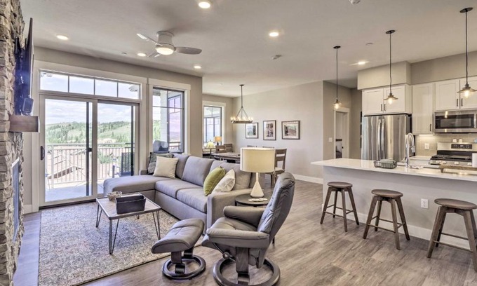 Winter Park Apartment | Winter Park Condo with Fireplace - 4 Mi to Slopes!