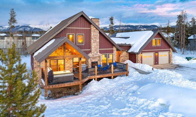 Fraser House | Winter Park Ranch Luxury Home I Private Hot Tub I Great Views I Best Price I Discounted Attractions