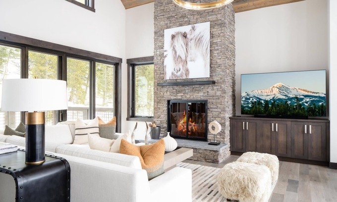 Spanish Peaks House | Winter Stays! Luxury, Ski-In Ski-Out Mountain Cabin! Game Room! Hot Tub!