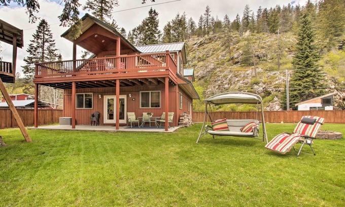 Rathdrum Cabin | Winter/Summer Twin Lakes Retreat Near Skiing!