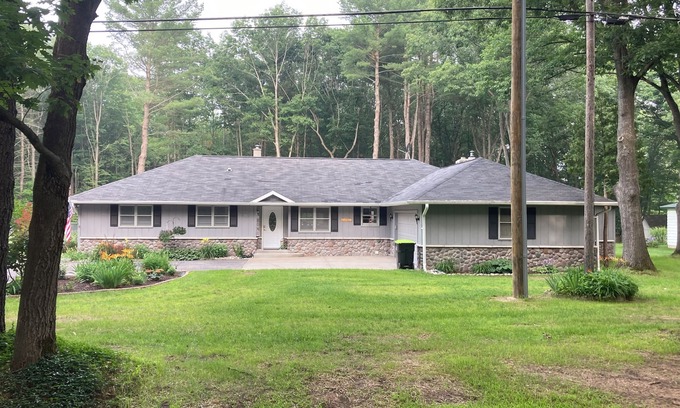 Gaylord House | Winterferienhaus! Snowmobile trails out our back door, ice fishing, ski resorts!