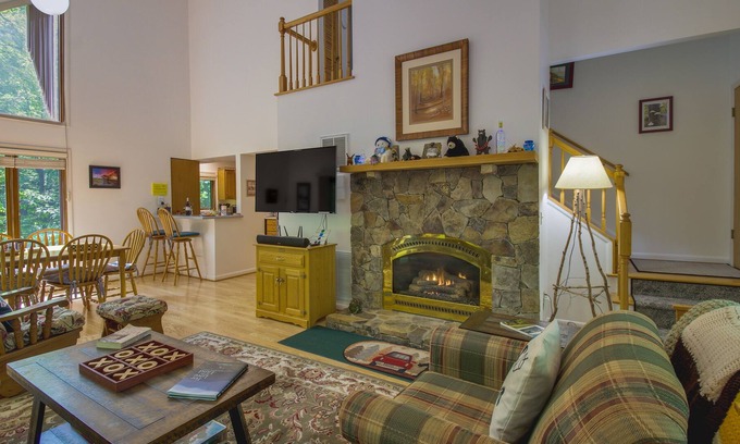 Chestnut Springs House | Wintergreen Resort Home with Deck + Fire Pit!