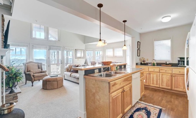 Banner Elk Condo | Wintergreens R132- Mountain Condo, Mountain View, Gated Resort, Indoor/Outdoor Pools and Hot Tub,.