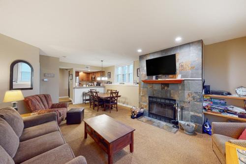 Ludlow Apartment | Winterplace G101