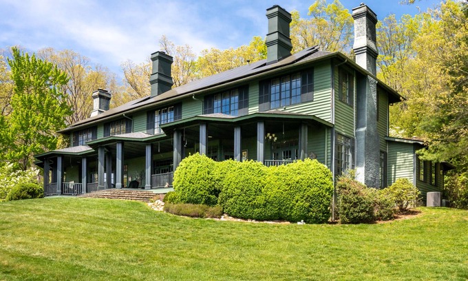Fairview House | Wintersun. A World Class Private Estate Atop A Mountain 15 min from Asheville