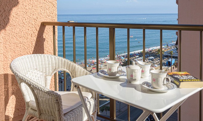 Fuengirola Apartment | WintowinRentals great location & sea view.