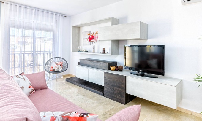 El Molinillo Apartment | WintoWinRentals - La Estancia FREE PARKING.