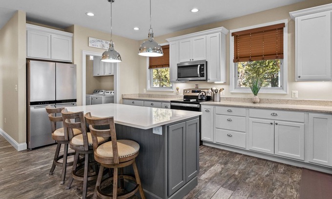 Colonial Beach House | Wirt Every Penny - 3-Bed Cottage by the River