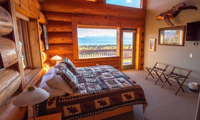 Homer Bed & Breakfast | Wisdom Room - Good Karma Inn - Bed and Breakfast in Homer, Alaska