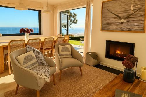 San Vicente de la Barquera Villa | Wishome- Villa privada única en Oyambre, piscina climatizada, frente al mar