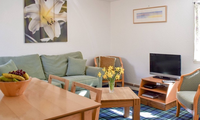 Killin Cottage | With the famous Loch Earn, Tay and Lomond all within a short drive from the cosy Elm Cottage and som