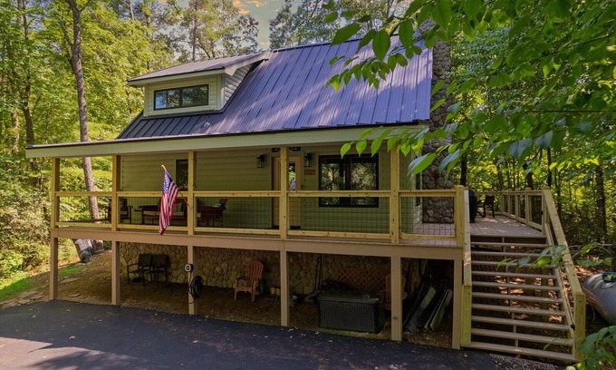 Blue Ridge Cabin | Witzy Woods: Your Ultimate Blue Ridge Escape for Serenity, Adventure and S’more