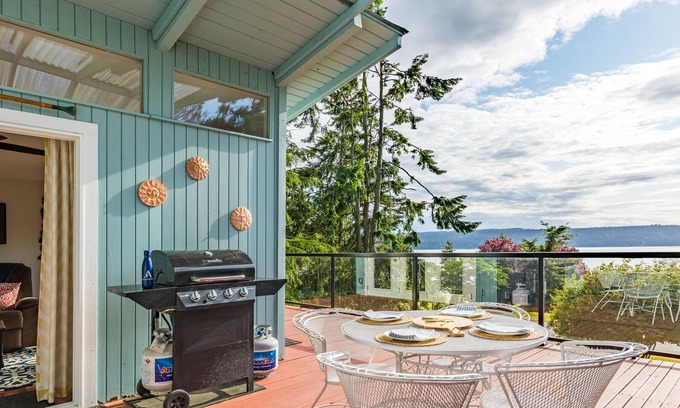 Langley House | Wolf Beach Cottage - Newly Remodeled