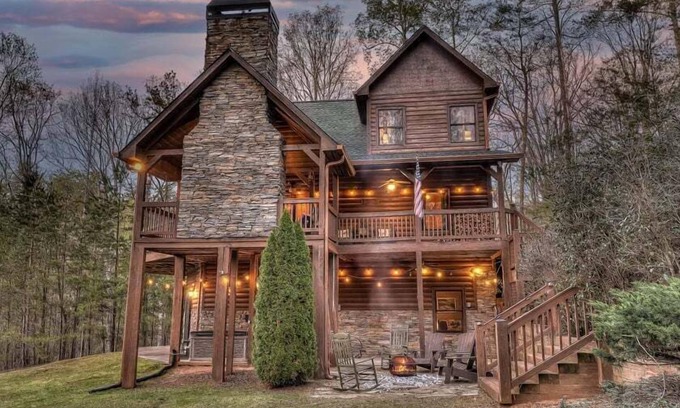 Mineral Bluff Cabin | Wolf Mountain Hideaway- Pet Friendly | Spacious Outdoor Area | Hot Tub
