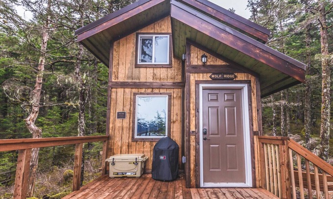 Seward Cabin | Wolf Ridge Cabin at Granite Point