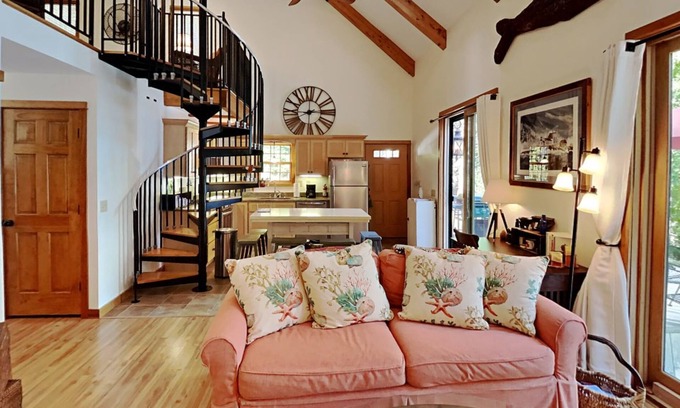 Franklin House | Wolfe's Way Priv. Beach, Waterfront Kayak, Swim & Acadia!