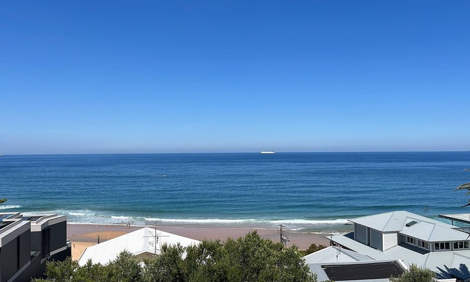 Bulli Tops House | Wombarra Beach House with Ocean views Pet friendlynSleeps 8